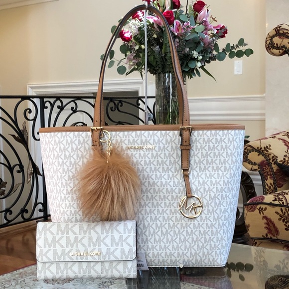 Michael Kors Handbags - 3pcs Michael Kors md carryall tote l&wallet&pom